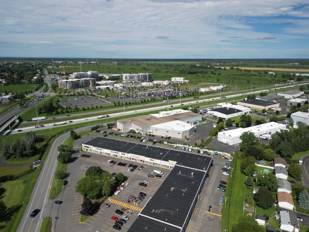4,000 sq. ft. office + warehouse unit for rent, Place Nobel, Sainte-Julie
