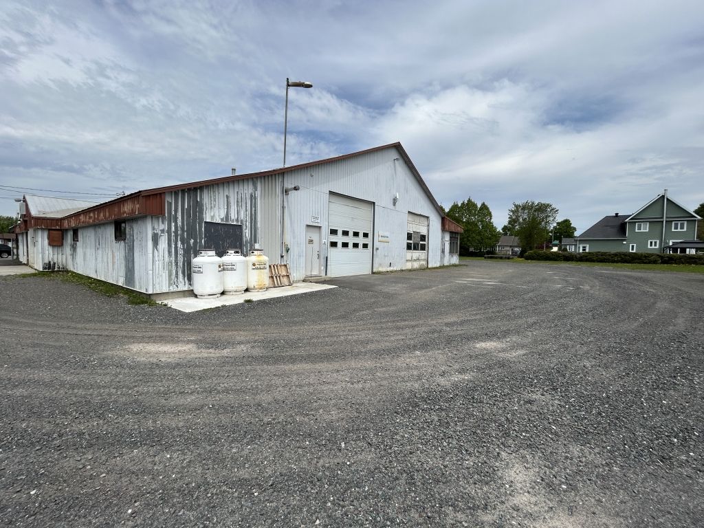 LOCAL  LOUER INDUSTRIEL - SAINT-ANSELME