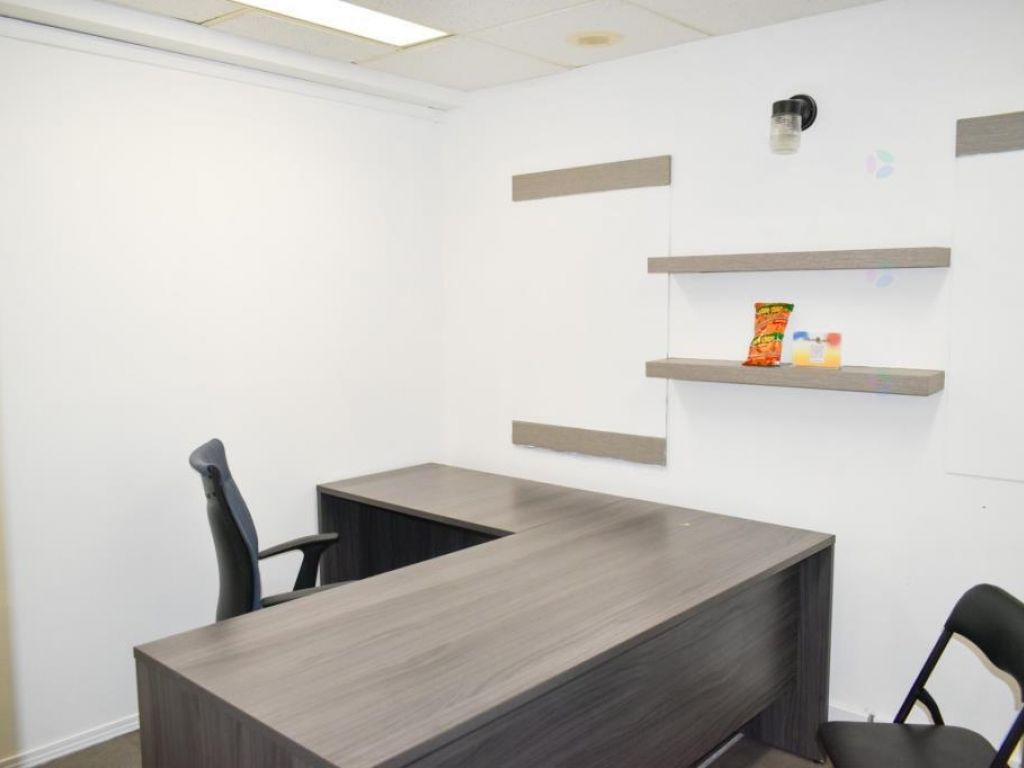 Versatile 950 sq. ft. unit with the option for additional space