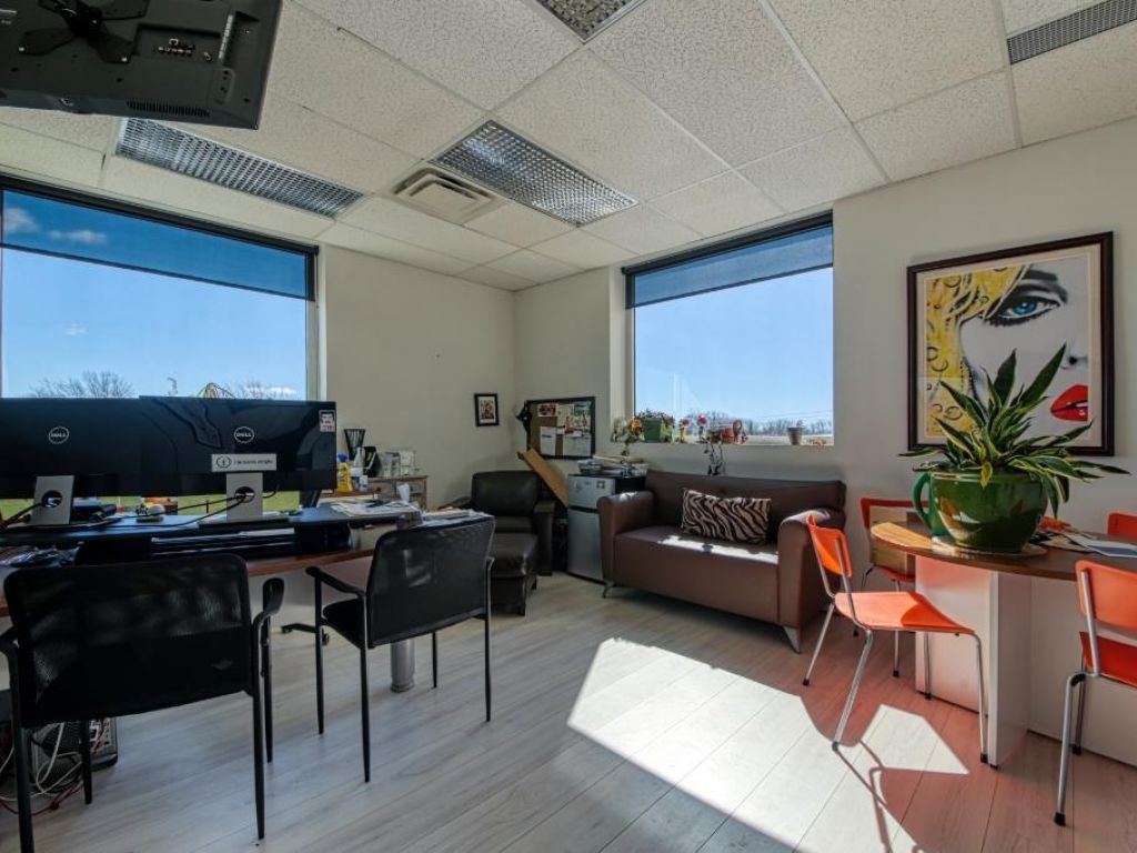 Bureau  louer- 365 rue St-Jean, Vieux-Longueuil, 4448 pi2
