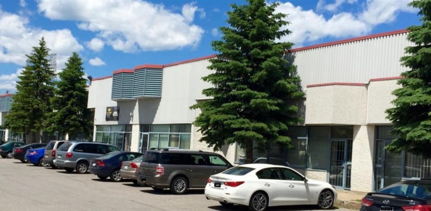 Local industriel &agrave; louer &agrave; Laval � 2 550 pi&sup2; | Sainte-Rose - &Agrave; louer