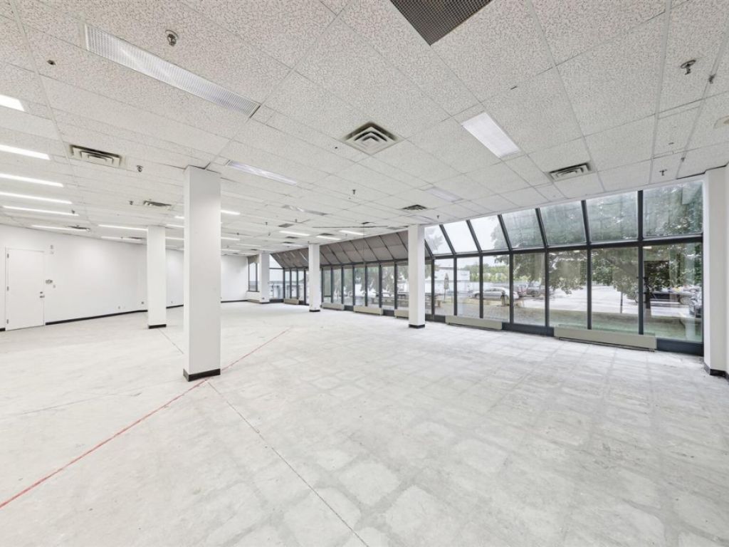 Espace bureau � louer - 666 Boul. St-Martin O., local 100
