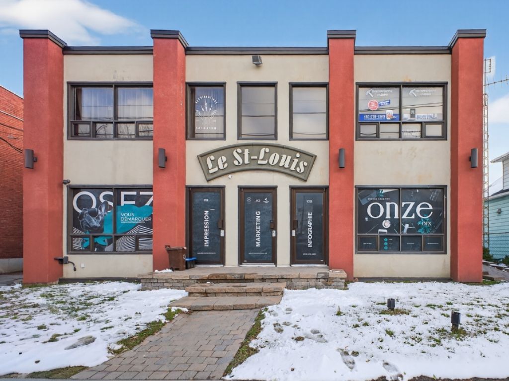 Commercial building and offices for sale