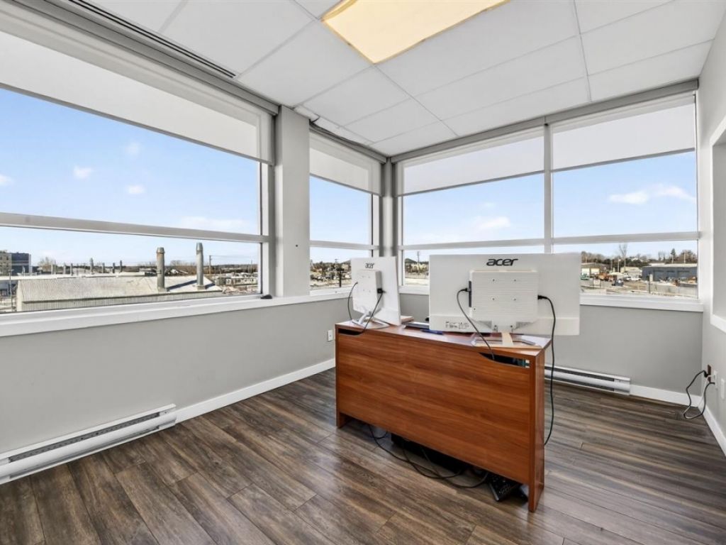 Espace bureau 1 548 pi� � Boisbriand (Ch. de la C�te Nord)