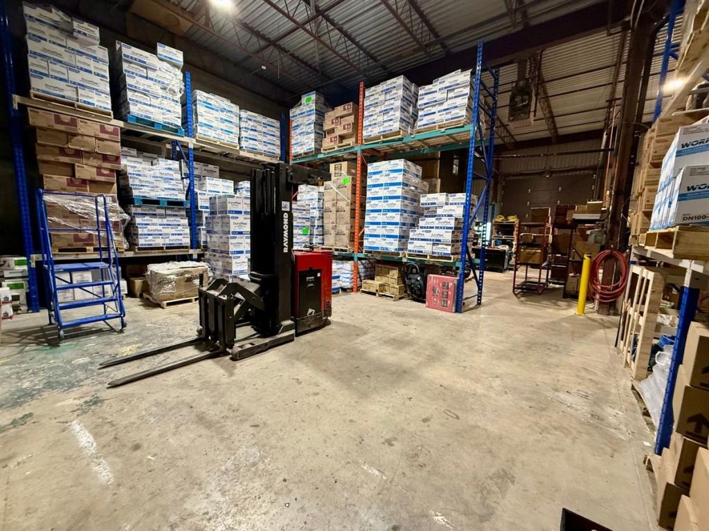 Espace industriel � louer - 1515 Aut. Jean-No�l-Lavoie (A-440)