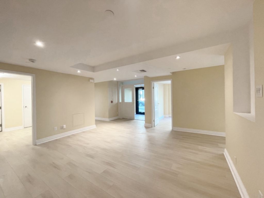Prime location in the heart of Old Montr�al