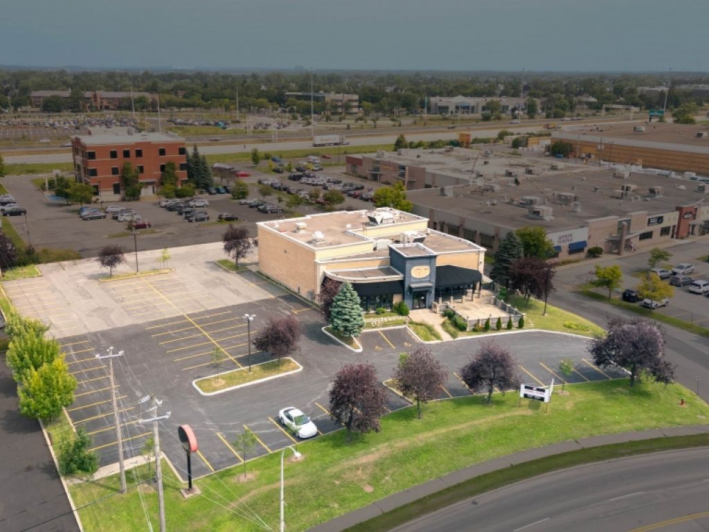 Commercial space 2,398 or 3,497 sq. ft. for rent Boucherville
