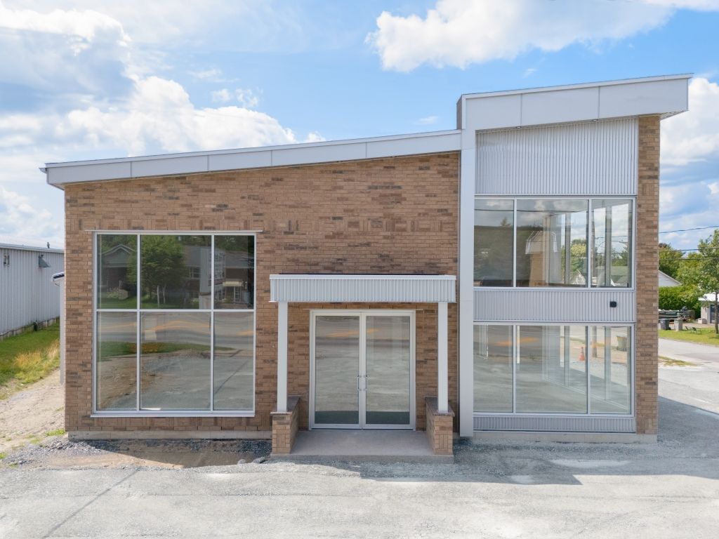 Prime Commercial Location - 3191 King E., Sherbrooke