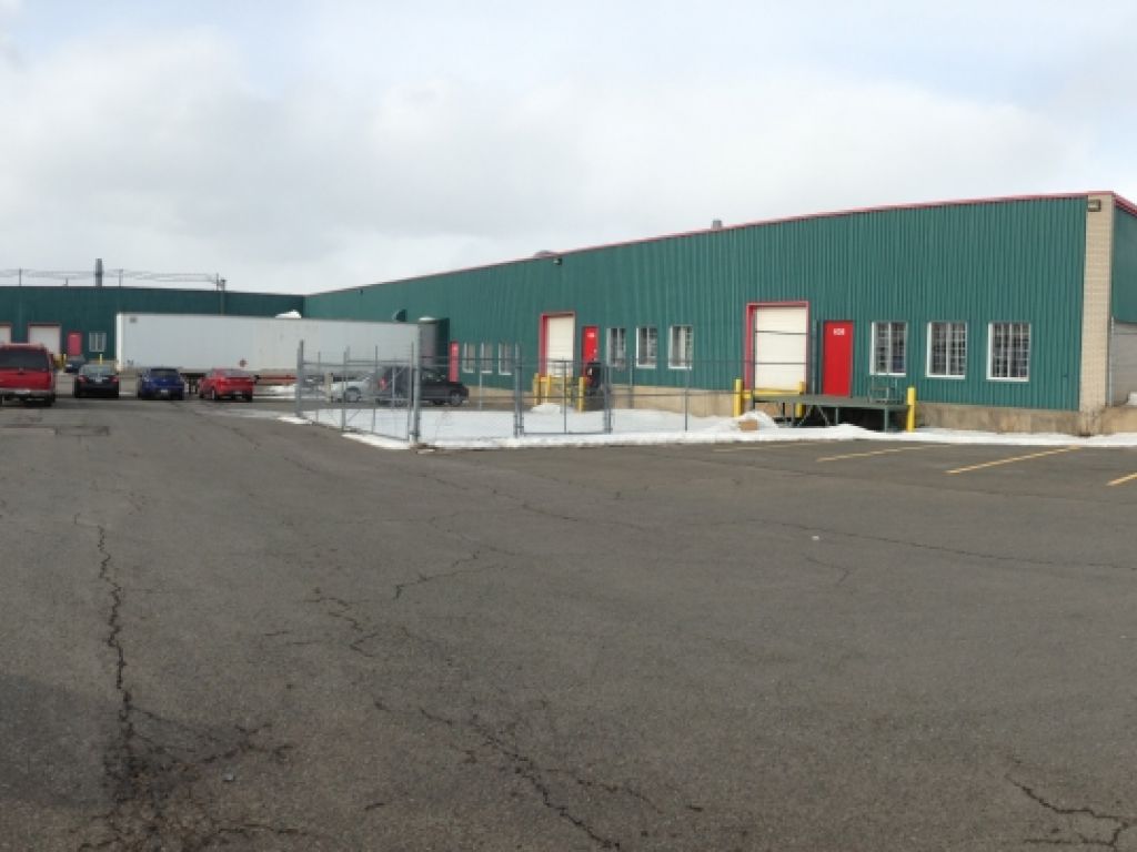 ESPACE INDUSTRIEL POUR INDUSTRIEL OU  ENTREPOSAGE