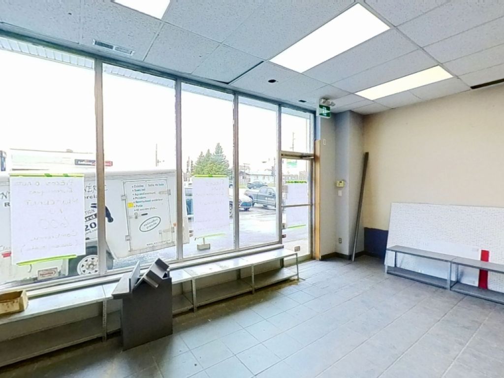 LOCAL COMMERCIAL 1700PC - RUE SEIGNEURIALE BEAUPORT