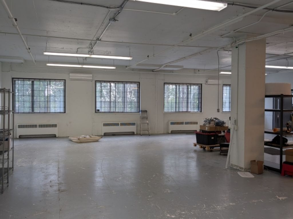 Chabanel | Espace commercial 2100pc - Bureau/Showroom/Entrepot - Rez-de-Chausser - Quai de chargement priv