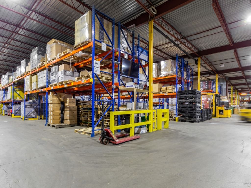 Industrial & commercial space for rent  accessible and flexible in the heart of Montrgie