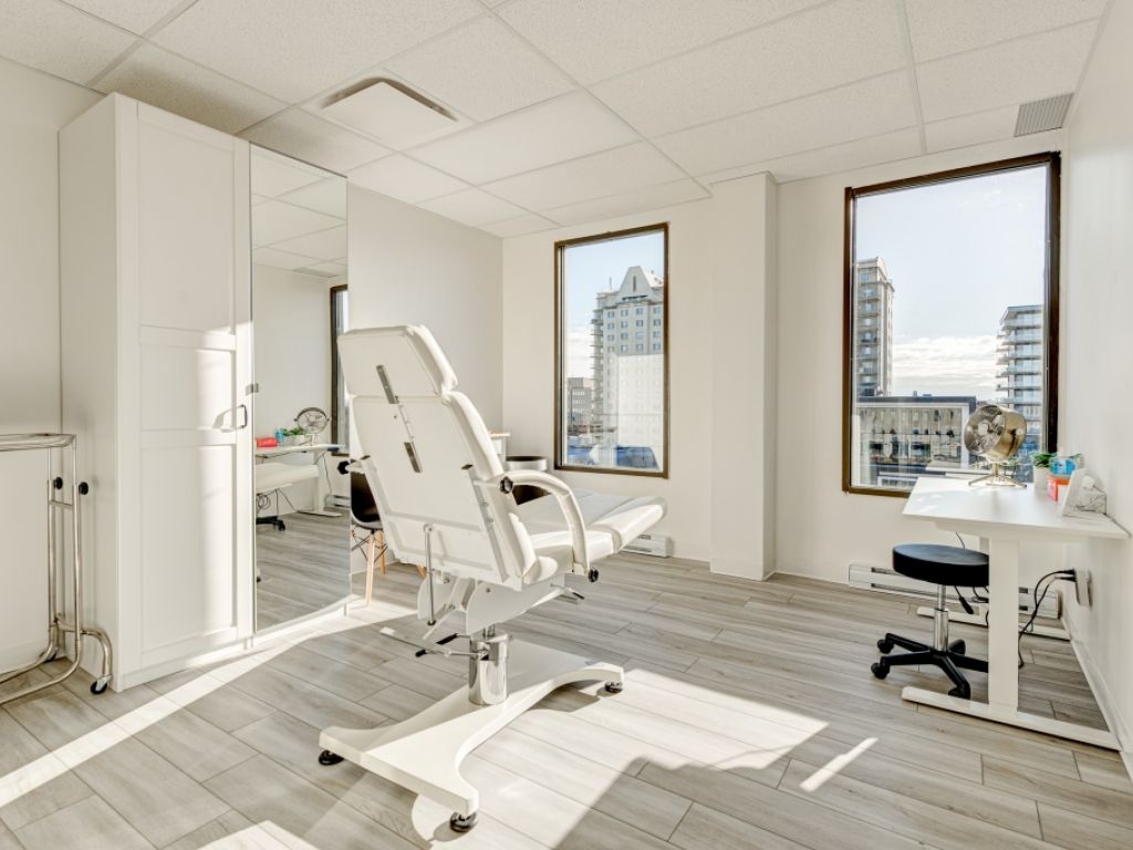 OFFICE TO RENT 1157 SQF, LAVAL