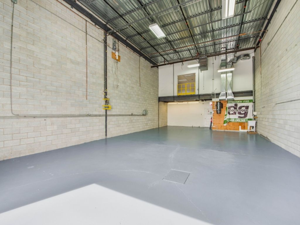 Industrial space for sale or for rent Brossard