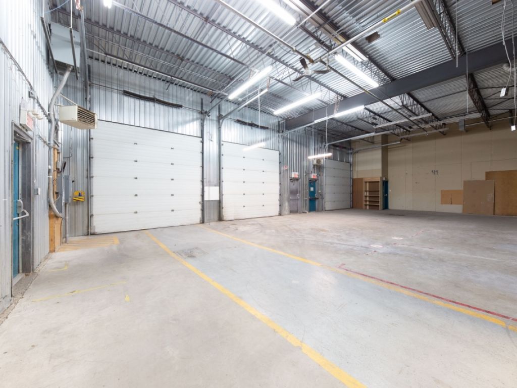Turnkey industrial space in Boisbriands strategic business district
