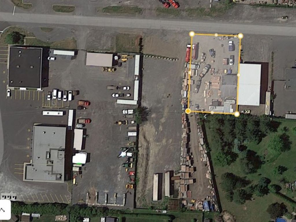 Garage/Shop/Warehouse 30'x40' (16 ft ceiling) + 15000 sq.ft. land in industrial park