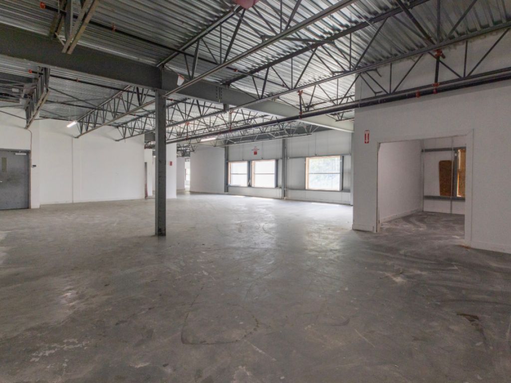 Local industriel � louer de 22 560 PI� | Laval