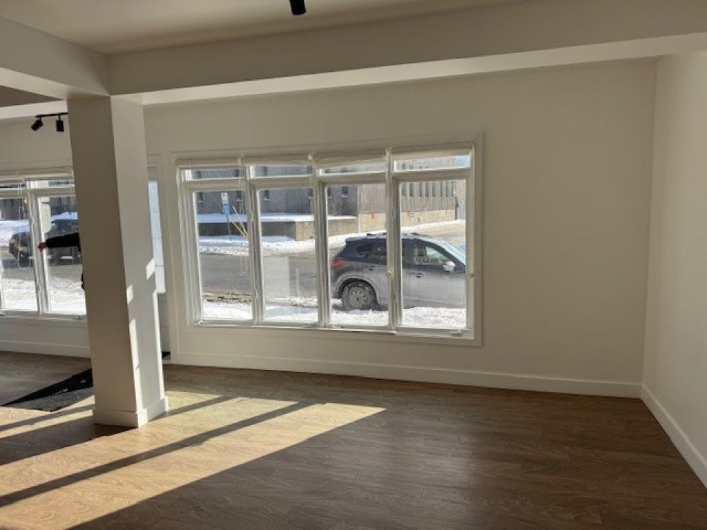 Excellent business location - 550 sq ft space