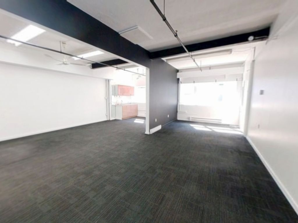 Local commercial ou bureau  louer  Qubec