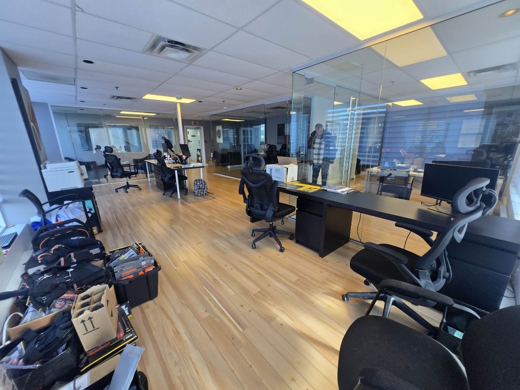 Bureau  louer 1400 pc au rdc Brossard