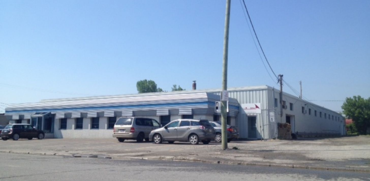 2960 SQ access to loading dock in industrial area - For Rent