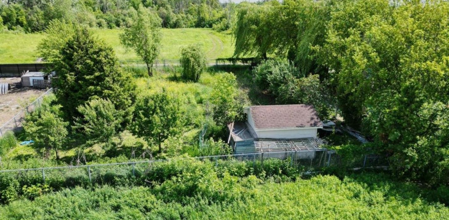 9,000 sq.ft. Agricultural land for rent in Laval (Auteuil) - For Rent