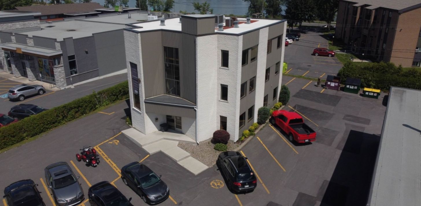 SAINT-JEAN Bureaux à louer 1500p2 au rez-de-chaussée - À louer