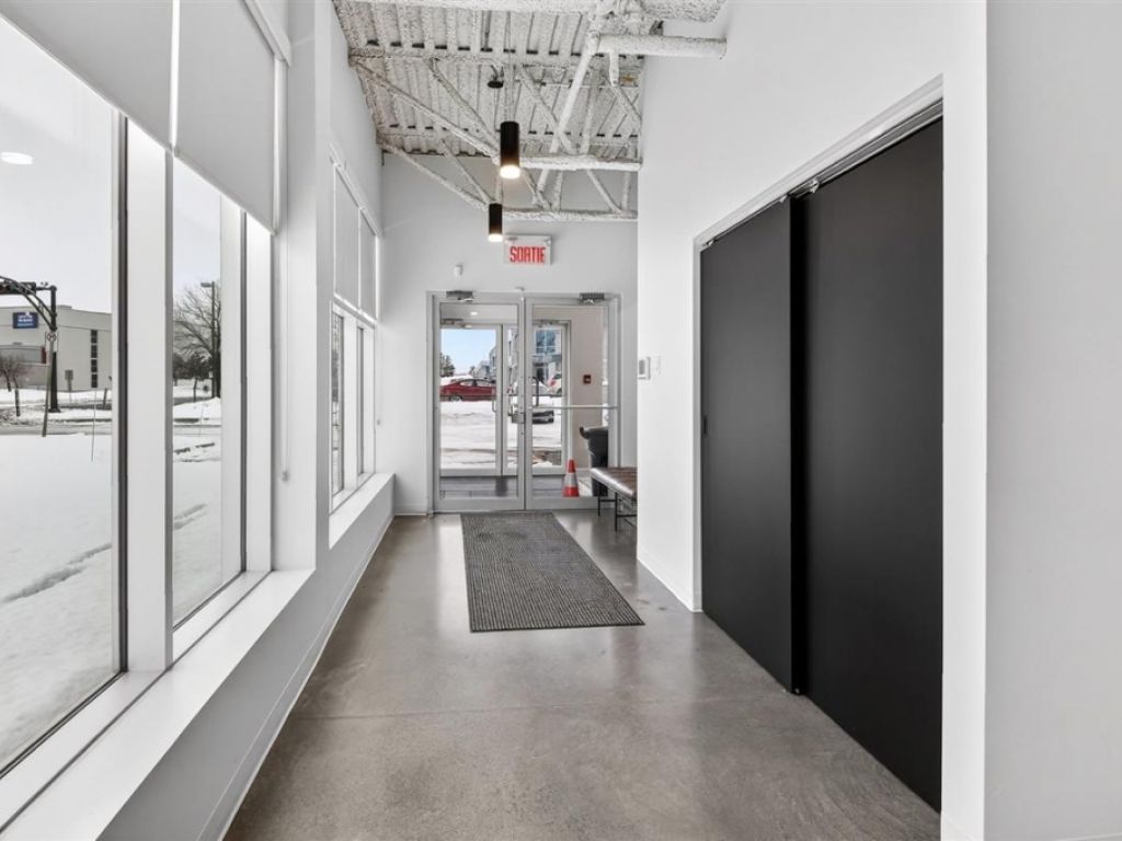 Espace bureau � sous-louer � 2480 Boul. des Entreprises, local 100, Terrebonne