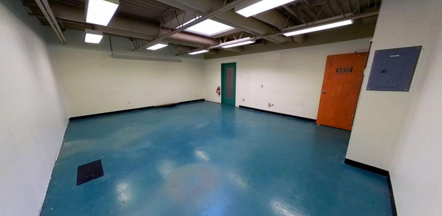 BUREAUX - LOCAL POLYVALENT FACILE À AMÉNAGER  - For Rent