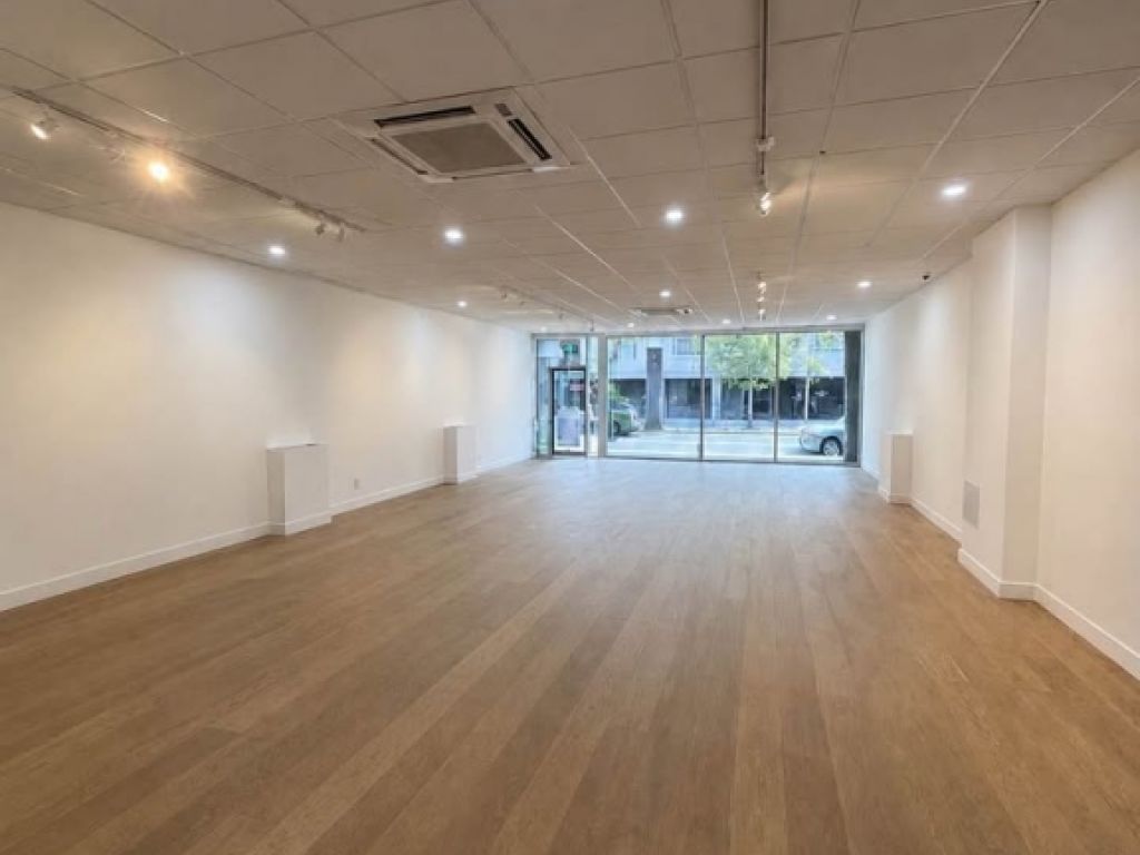 Local commercial � louer sur la Plaza Saint-Hubert � Emplacement de choix