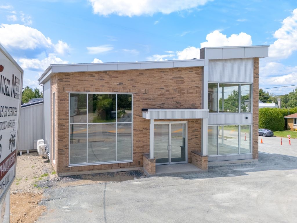 Prime Commercial Location - 3191 King E., Sherbrooke