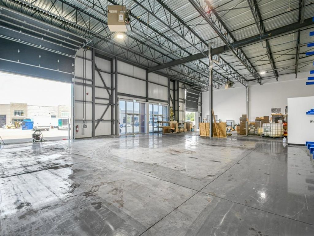 Industrial space for lease - 310 Rue Legault