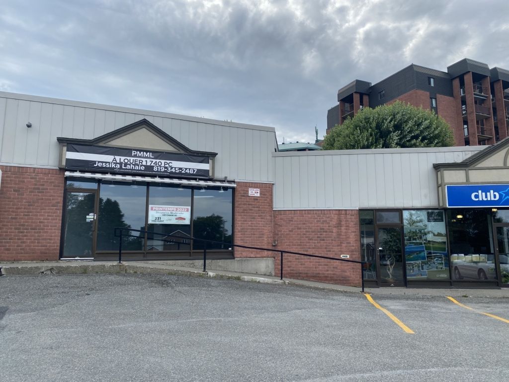 SPACE FOR RENT |1 740 SF | Paul-Desruisseaux, Sherbrooke