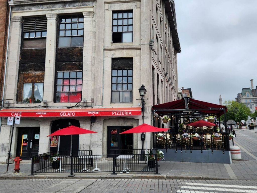 Restaurant unique location in Old Montreal