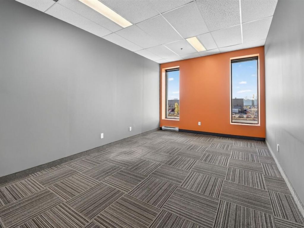 Espace bureau � louer � 4141 Aut. Jean-No�l-Lavoie (A-440), local 200V, Laval (Chomedey)