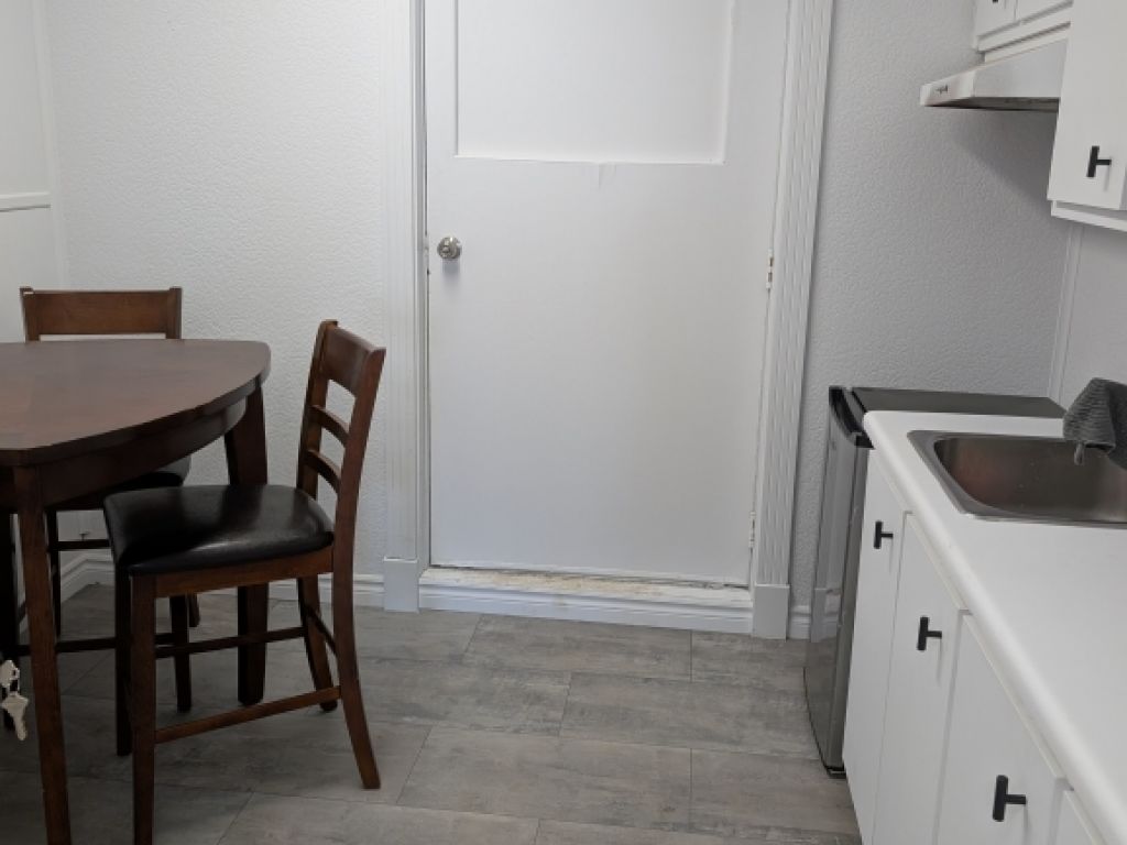 FOR RENT : ENTREPRENEURS/MANAGERS/SERVICE COMPANIES