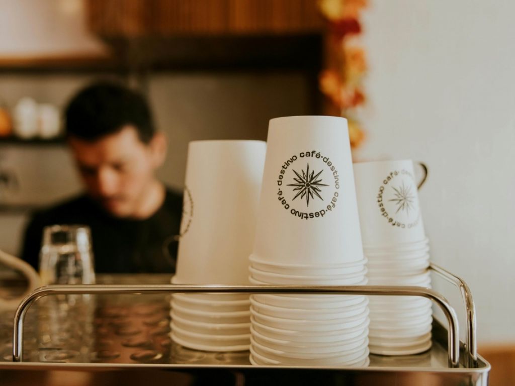 Well-established coffee counter / wine shop in Montreal