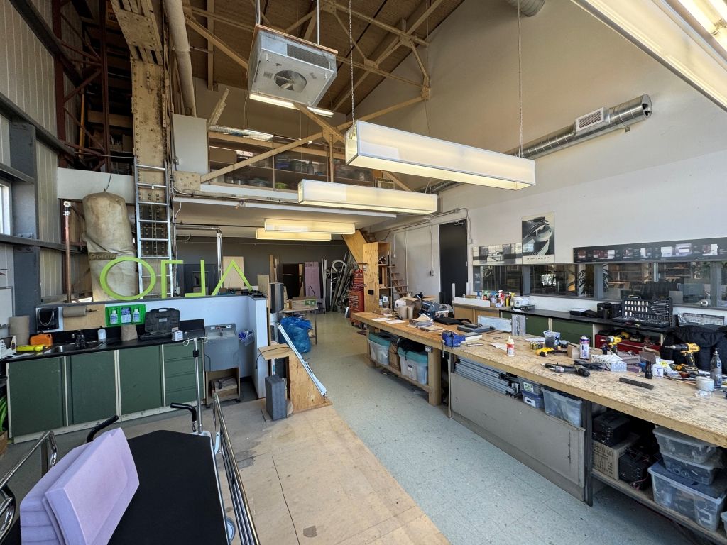 Technopôle Angus      2522 square feet