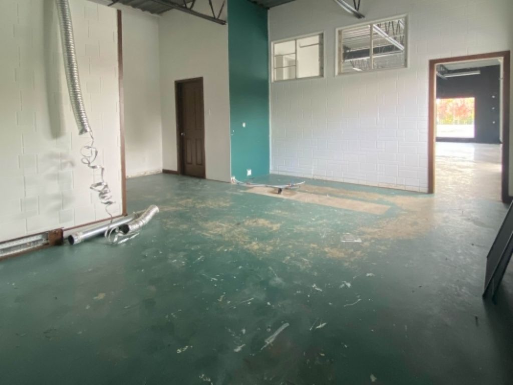 Local commercial de coin 1307 pc Delson