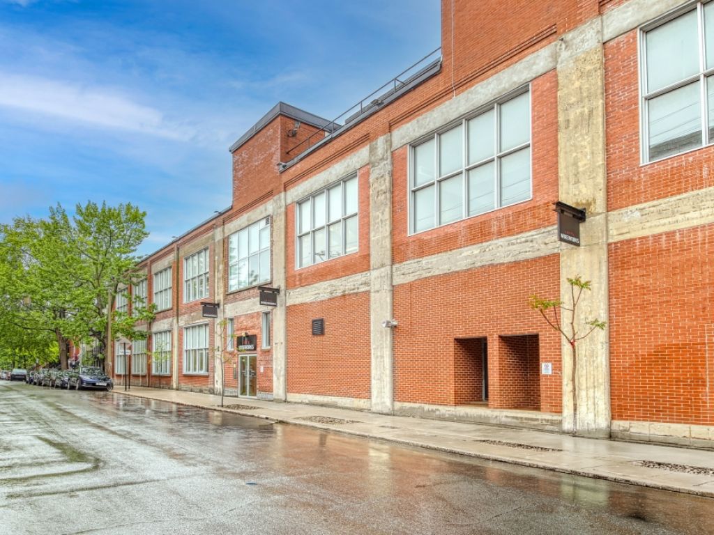 Grand bureau lumineux � louer � Saint-Henri