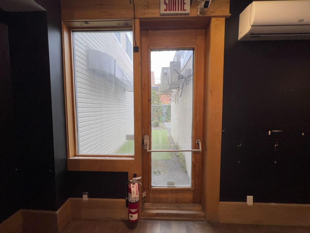 SPACE FOR RENT (ROSEMONT-PETITE-PATRIE)