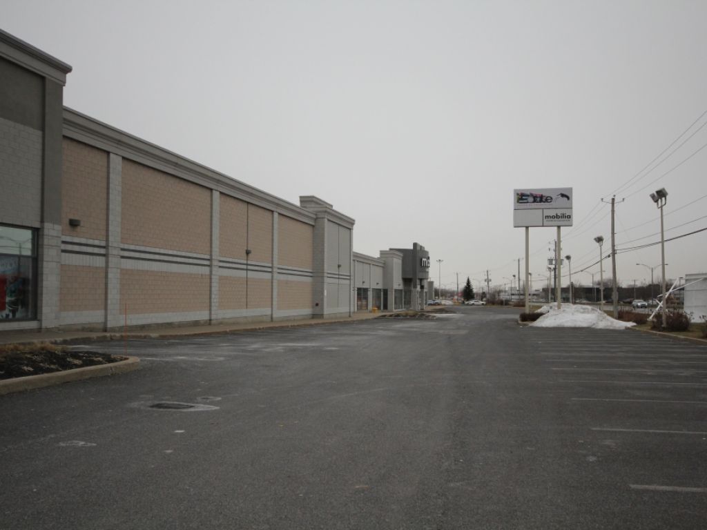 Commercial Space for Rent in Brossard