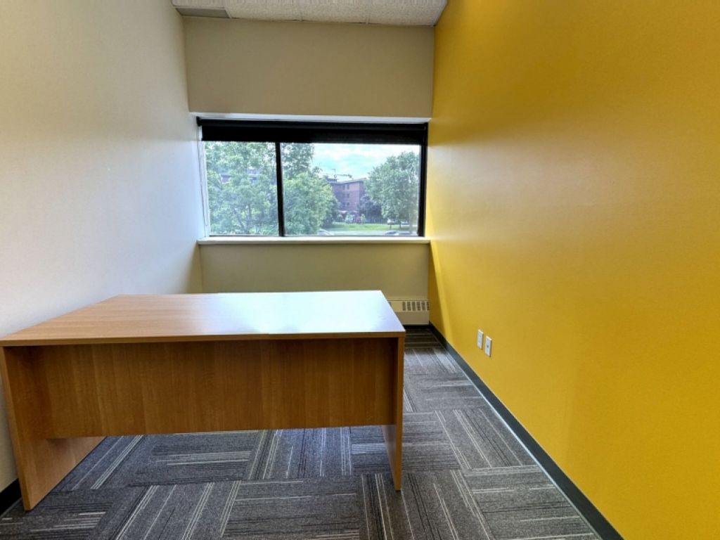 Bureau 220 - Plaza Laval  Ste-Foy