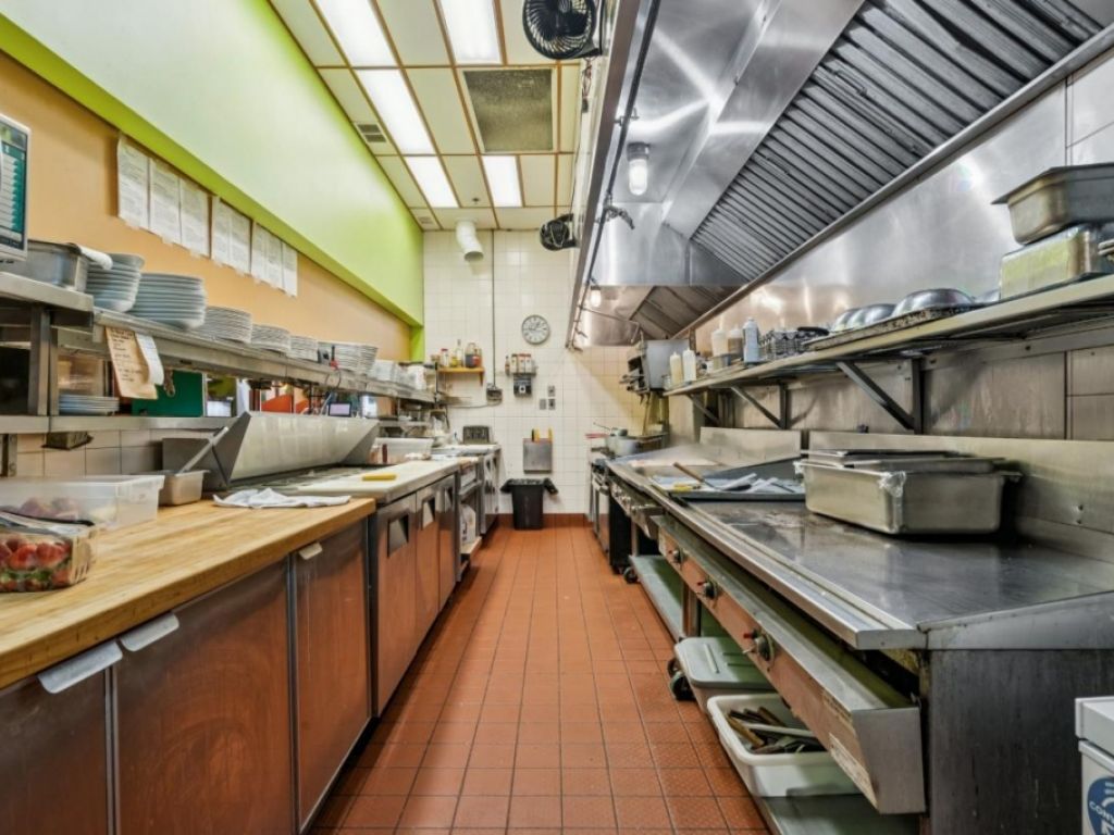Restaurant tout �quip� avec terrasse � vendre Boucherville