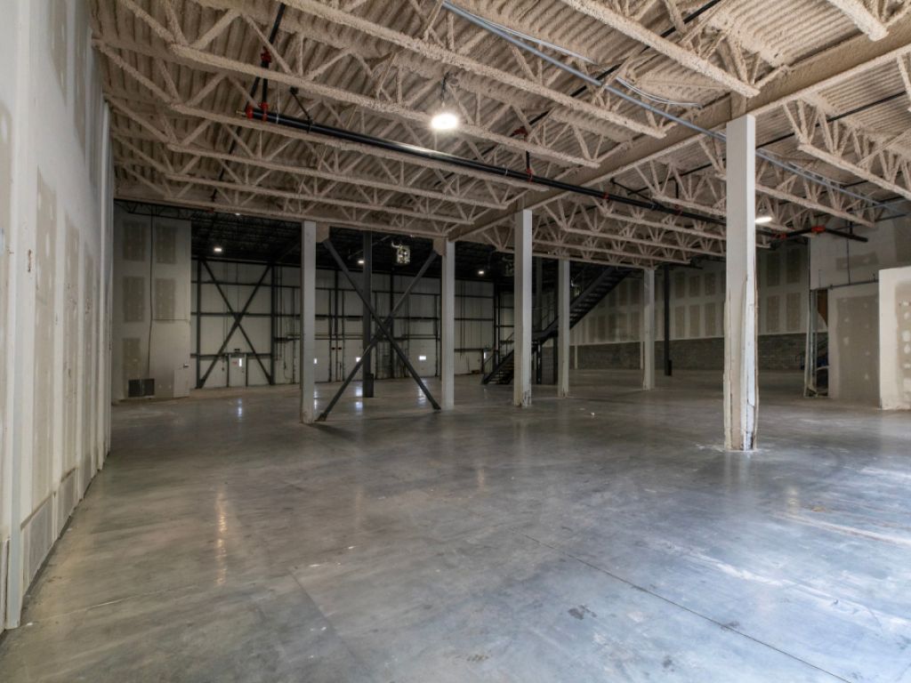 Local industriel � louer de 22 560 PI� | Laval