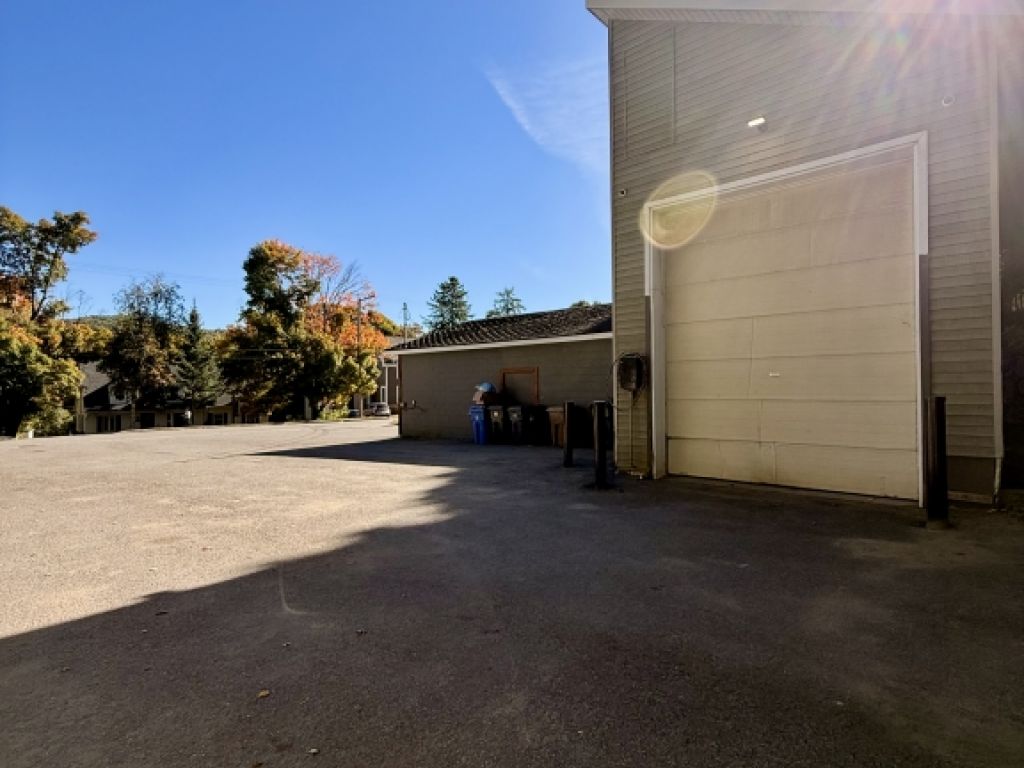 Local commercial - Bureaux et Garage