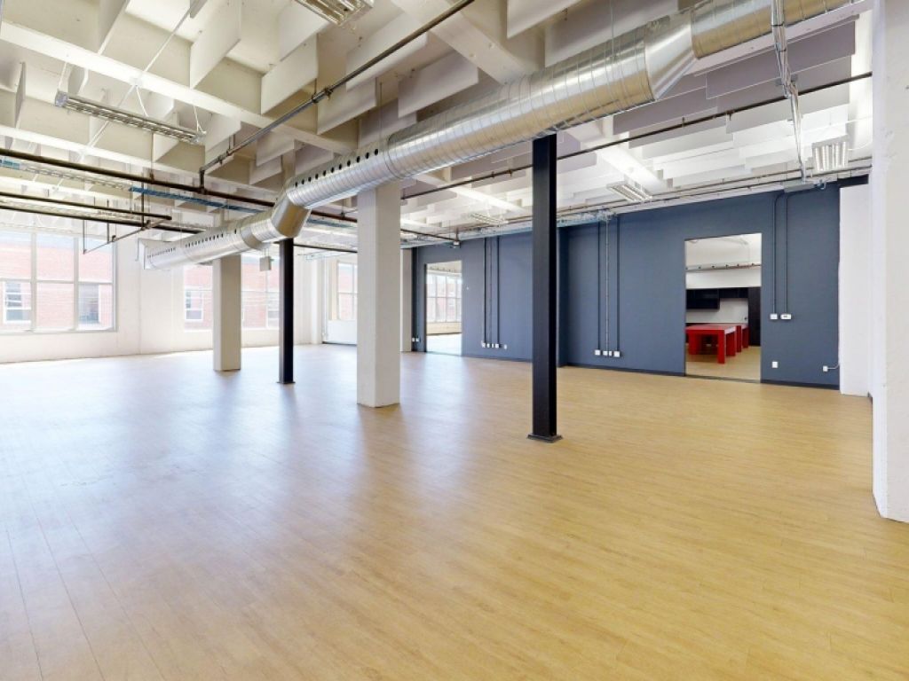 Grand bureau lumineux � louer � Saint-Henri
