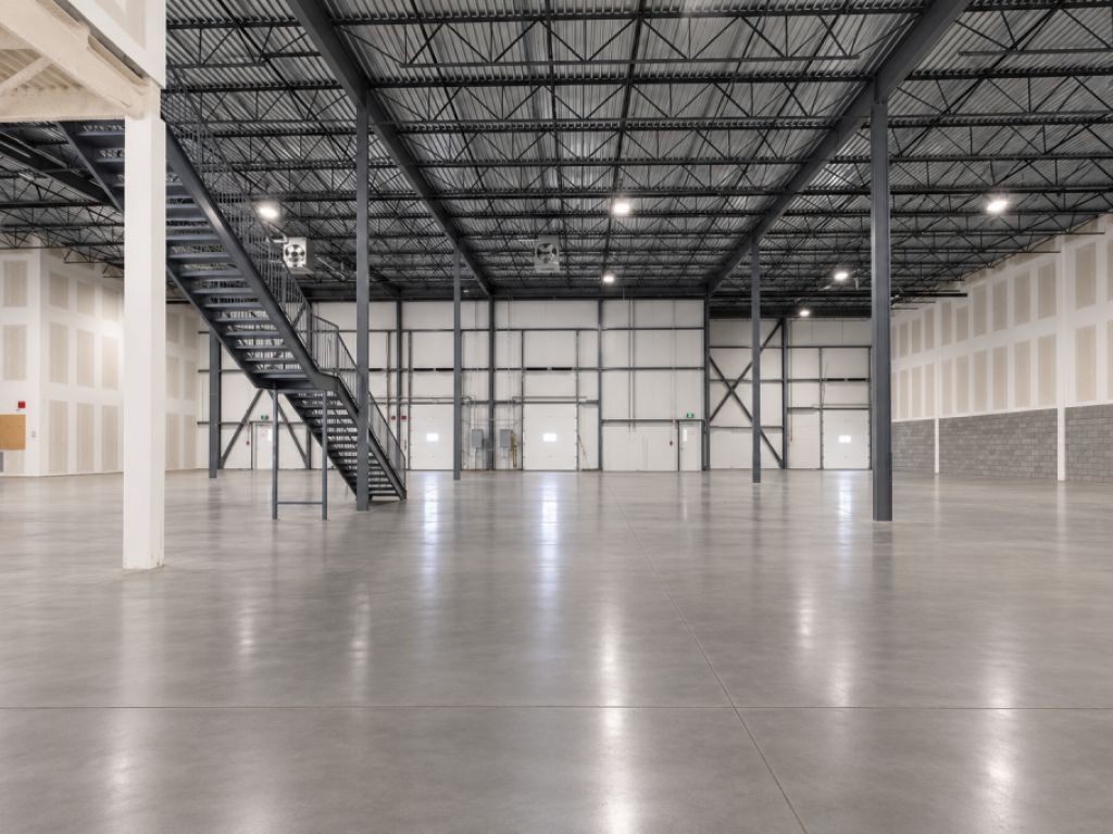 Industrial Space for Rent of 22 560 sq. ft. | | Laval