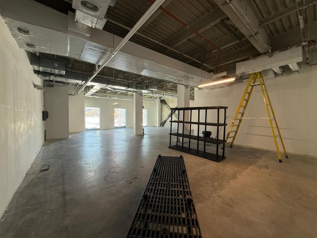 Local commercial � louer � 2205 Av. Terry-Fox, Laval