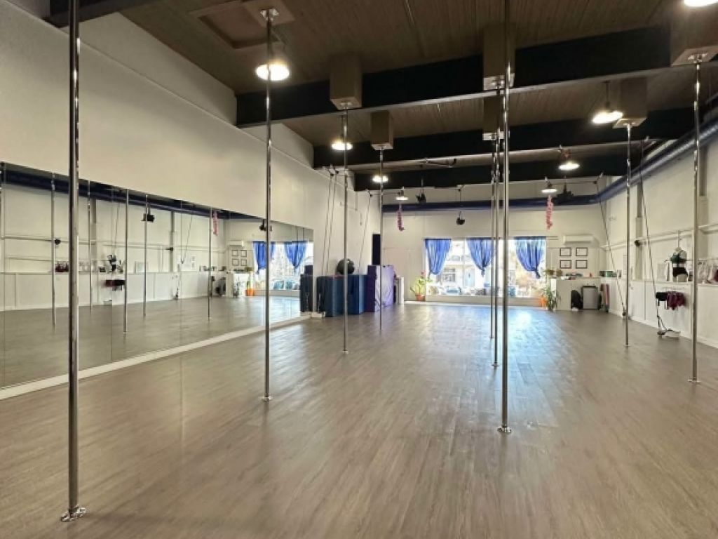Besoin d'un studio de danse ou un local pour tout autres vnements? - Deux emplacements  votre disposition